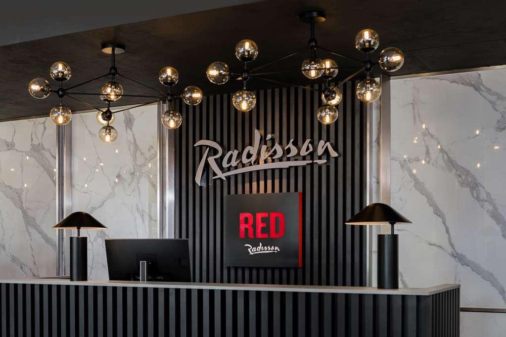 Radisson Red Hotel London Heathrow Exterior foto