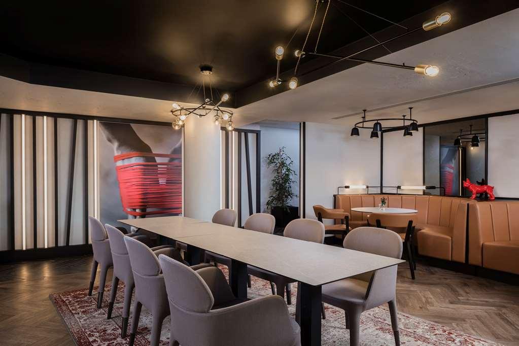 Radisson Red Hotel London Heathrow Restaurant foto