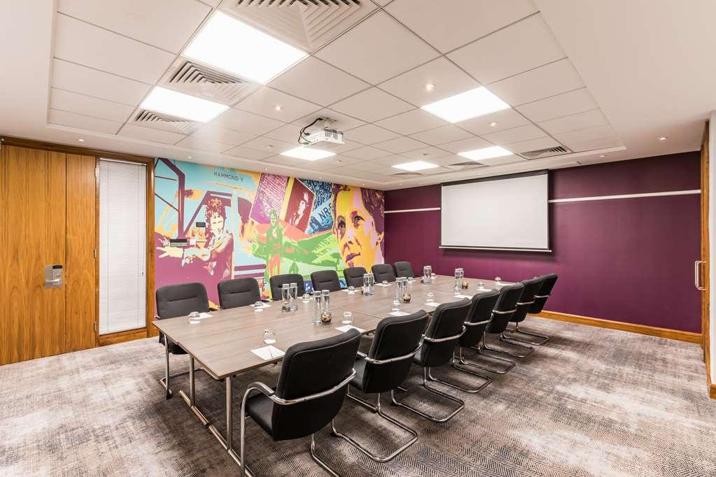 Radisson Red Hotel London Heathrow Facilități foto
