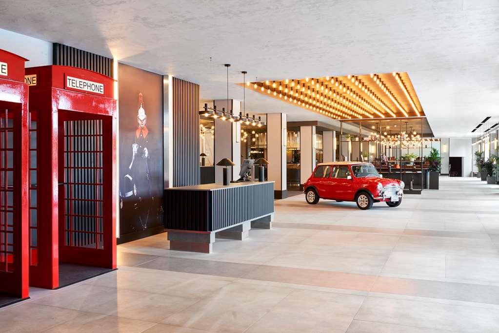 Radisson Red Hotel London Heathrow Interior foto