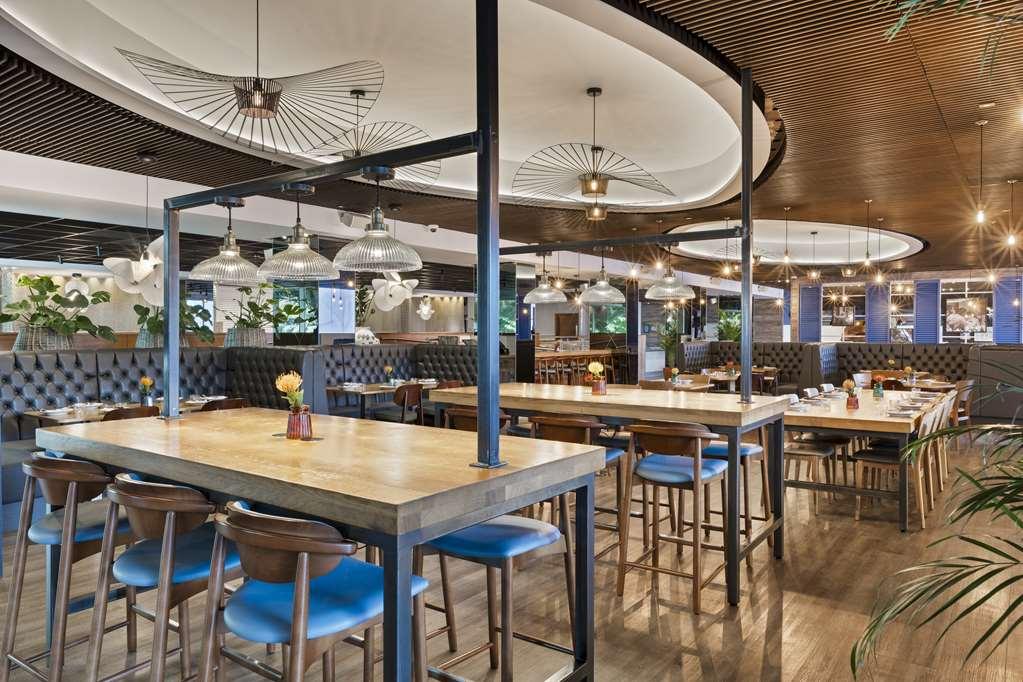 Radisson Red Hotel London Heathrow Restaurant foto