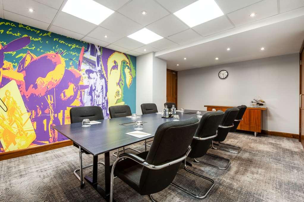 Radisson Red Hotel London Heathrow Facilități foto