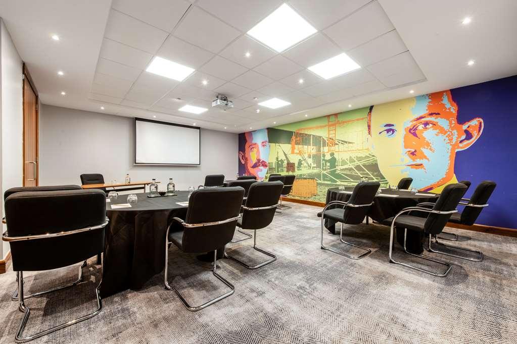 Radisson Red Hotel London Heathrow Facilități foto