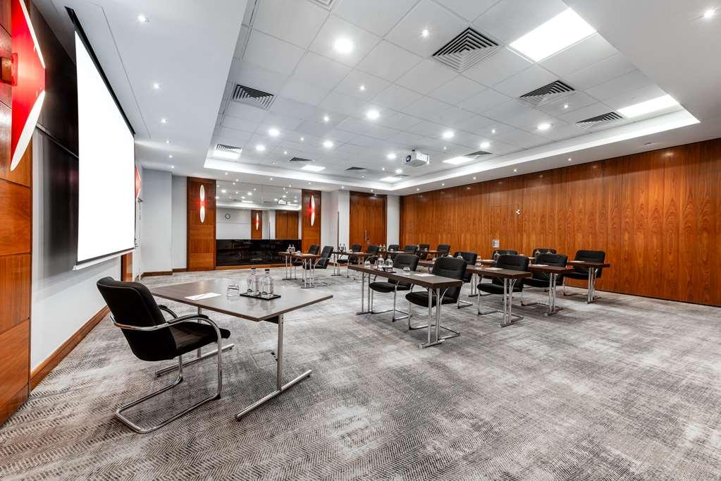 Radisson Red Hotel London Heathrow Facilități foto